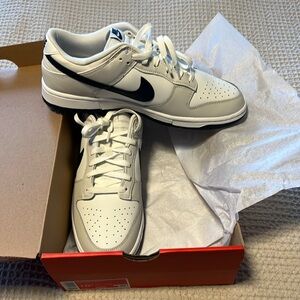 Nike dunk low retro summit white midnight navy size 10.5